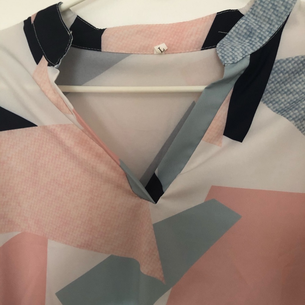 Geometric pattern blouse - Picture 3 of 5
